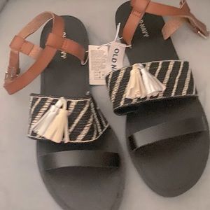 NWT Old Navy Sandal with Tags, NEW